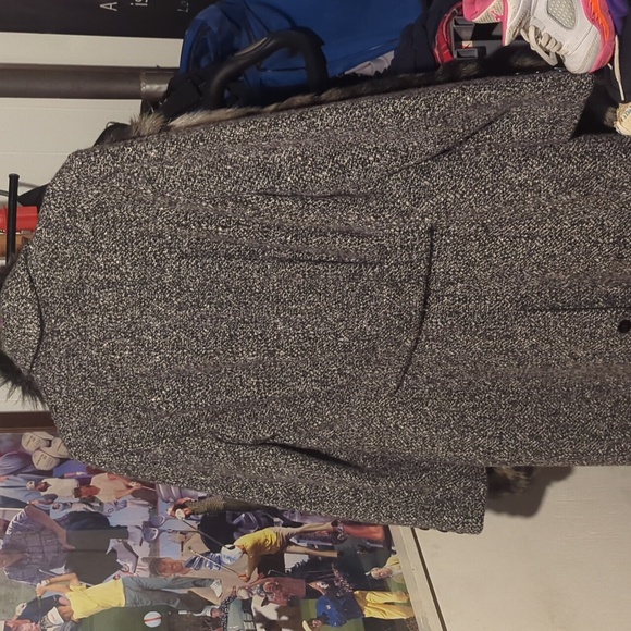 Coat - Picture 3 of 4